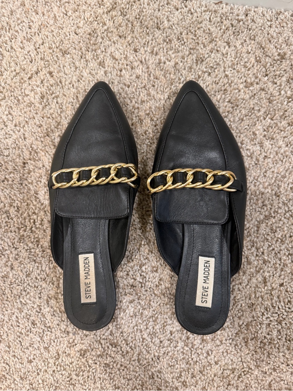 Steve Madden Black Pointed Mule with Gold Chain